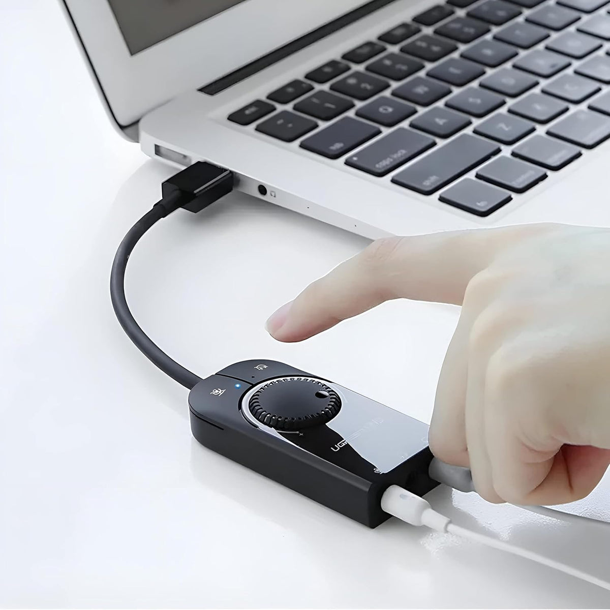 Ugreen 40964 USB Audio Adapter External Stereo Sound Card 3.5mm Headphone Mic