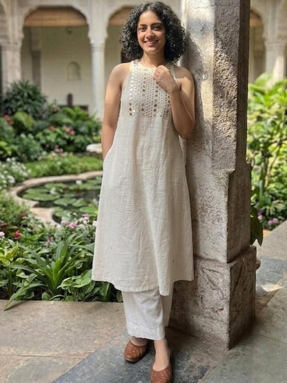 Women Floral Embroidered Regular Kurta with Trousers