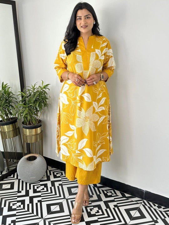 Women Floral Printed Regular Kurta with Trousers