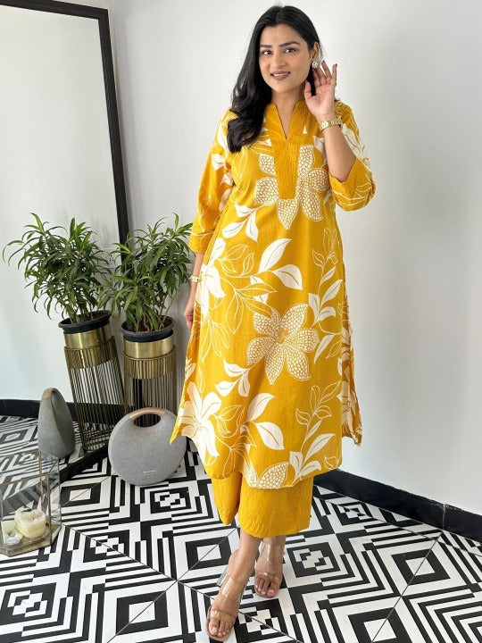 Women Floral Printed Regular Kurta with Trousers
