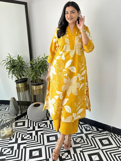 Women Floral Printed Regular Kurta with Trousers