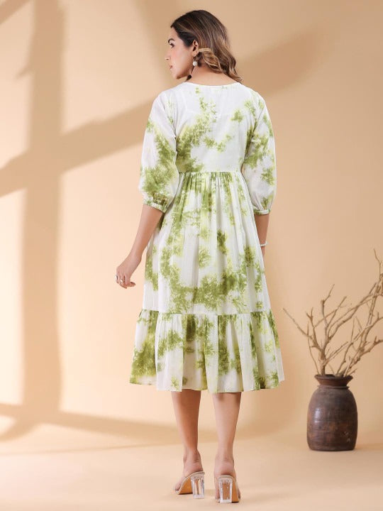 Women White & Green Pure Cotton Tie & Dye Tiered Dress