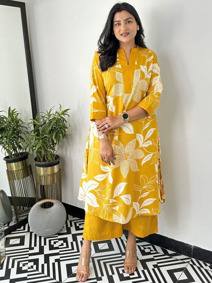 Women Floral Printed Regular Kurta with Trousers