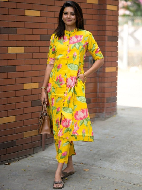 Women Floral Printed Regular Kurta with Trousers