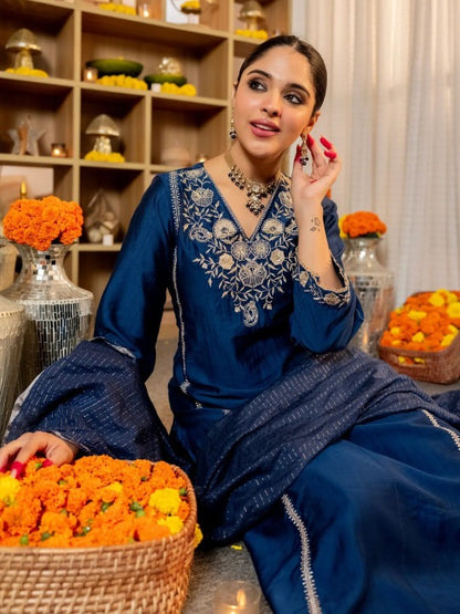 Ethnic Motifs Embroidered Regular Thread Work Kurta Set