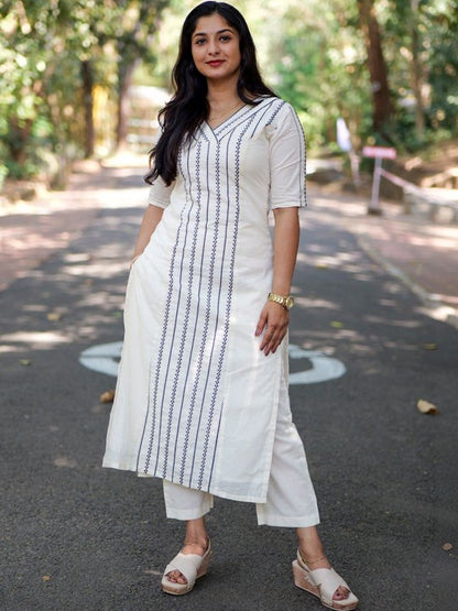 Women Floral Embroidered Regular Kurta with Trousers