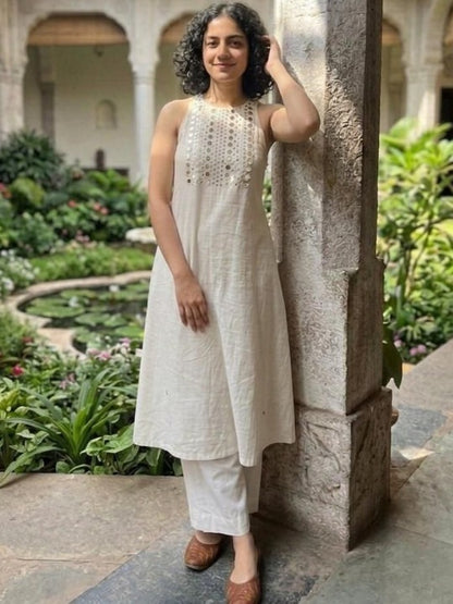 Women Floral Embroidered Regular Kurta with Trousers