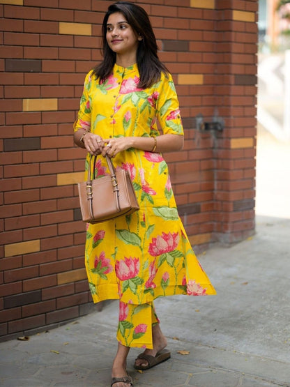 Women Floral Printed Regular Kurta with Trousers