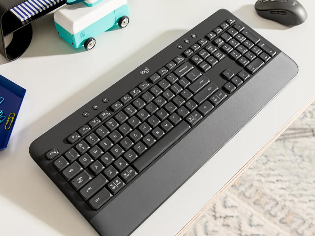 Logitech Signature K650 Bluetooth & Wireless Keyboard with Palm-rest