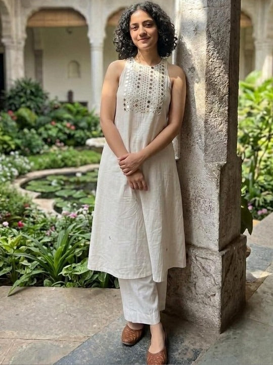 Women Floral Embroidered Regular Kurta with Trousers