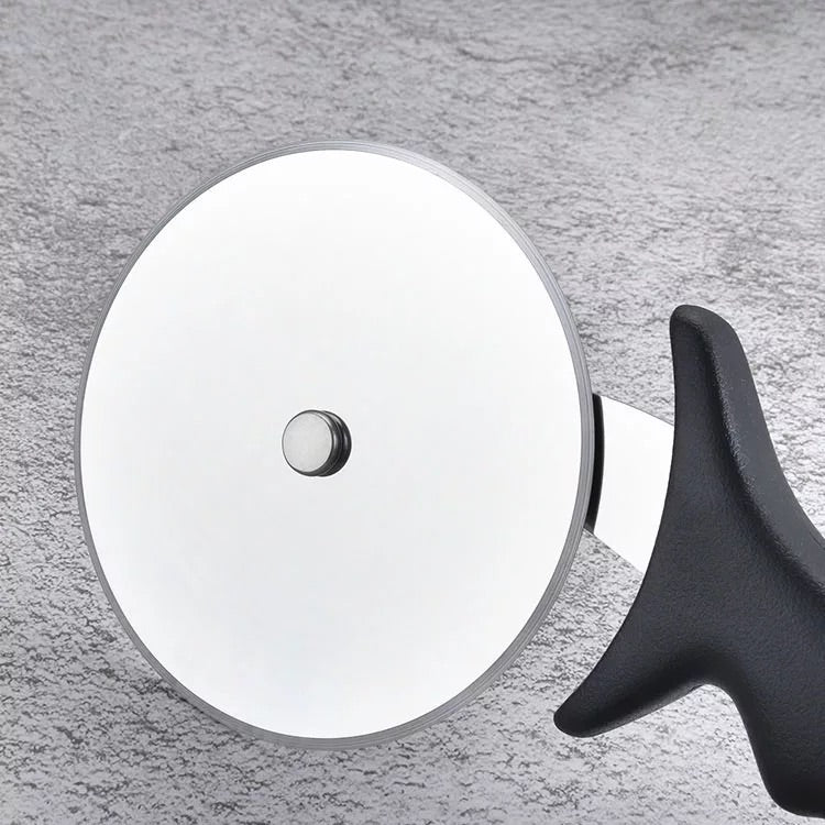 Pizza Cutter Plastic Handled Light Weights Sharp Blade Very Convenient