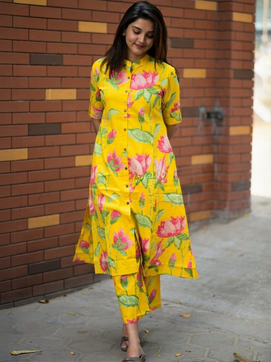 Women Floral Printed Regular Kurta with Trousers