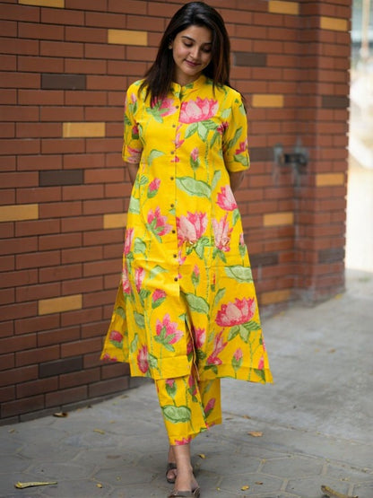 Women Floral Printed Regular Kurta with Trousers