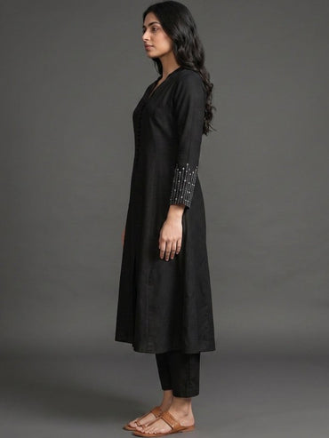 Women Regular Beads and Stones Kurta with Trousers