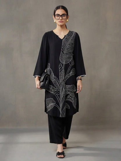 Smart Women Ethnic Motifs Embroidered Regular Thread Work Kurta with Trousers