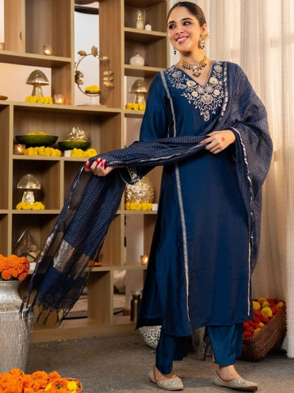 Ethnic Motifs Embroidered Regular Thread Work Kurta Set