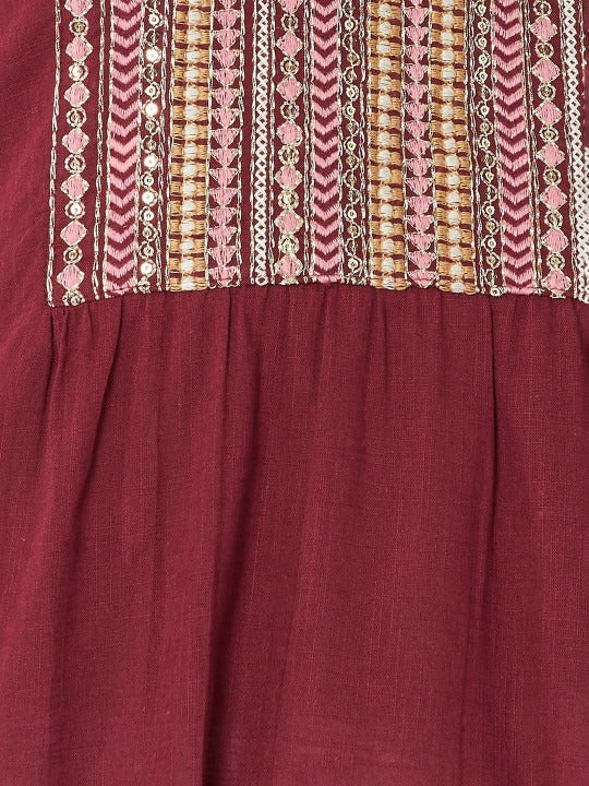 Women Embellished Thread Work Kurta