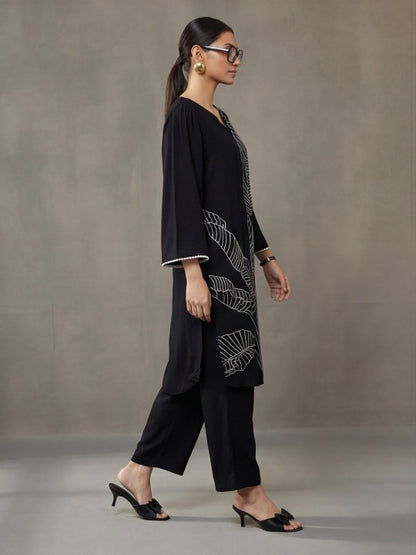 Smart Women Ethnic Motifs Embroidered Regular Thread Work Kurta with Trousers