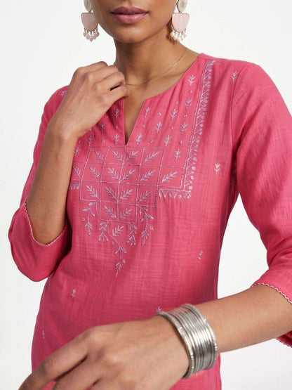 Women Embroidered Thread Work Kurta