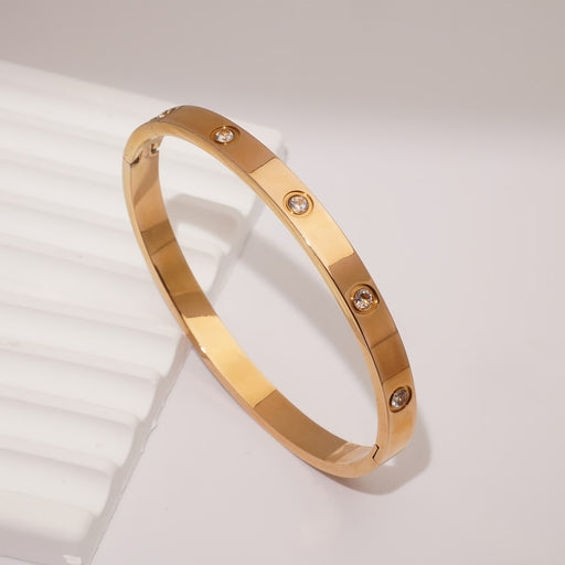 This Elegant Jewelry Piece Features Premium Titanium Steel Construction with Luxurious 18K Gold Plat