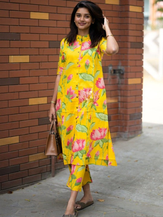 Women Floral Printed Regular Kurta with Trousers