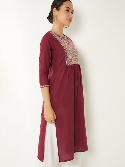 Women Embellished Thread Work Kurta