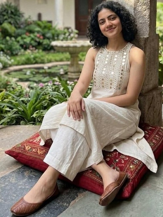 Women Floral Embroidered Regular Kurta with Trousers
